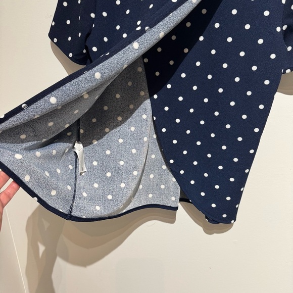 Banana Republic Short Sleeve Navy and White Polka Dot Top. Size Medium - Picture 5 of 8